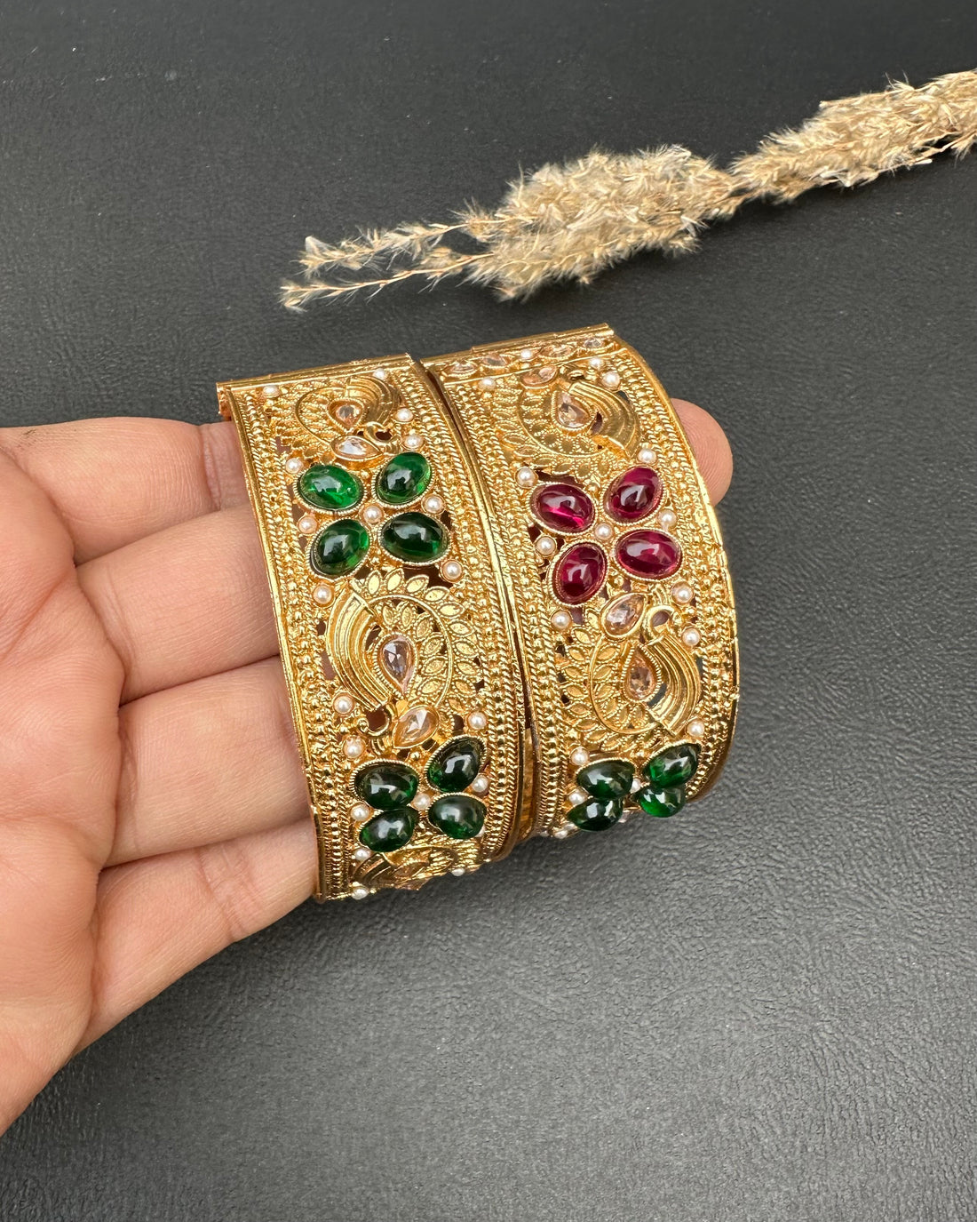 Izzah Kara set