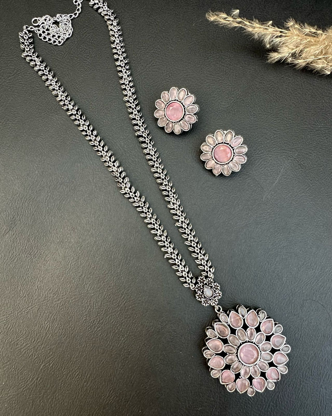 Mahanoor Necklace Set