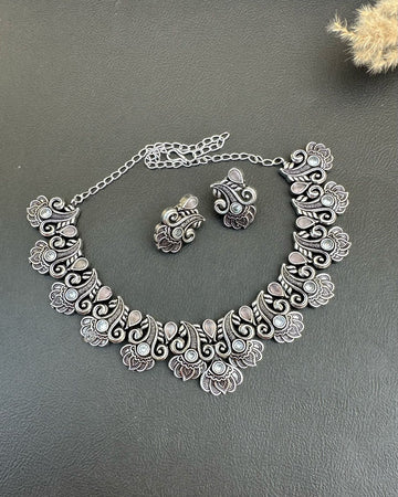 Numra Necklace Set