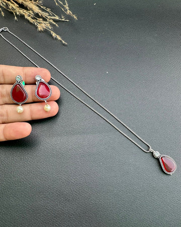Zhila Necklace Maroon