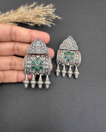 Zaairayah Earrings Green