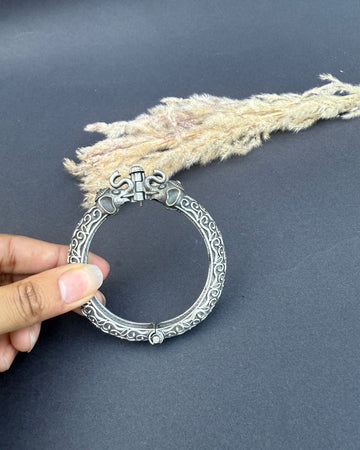 Hoorain  Single Kara