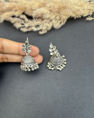 Manya Jhumki
