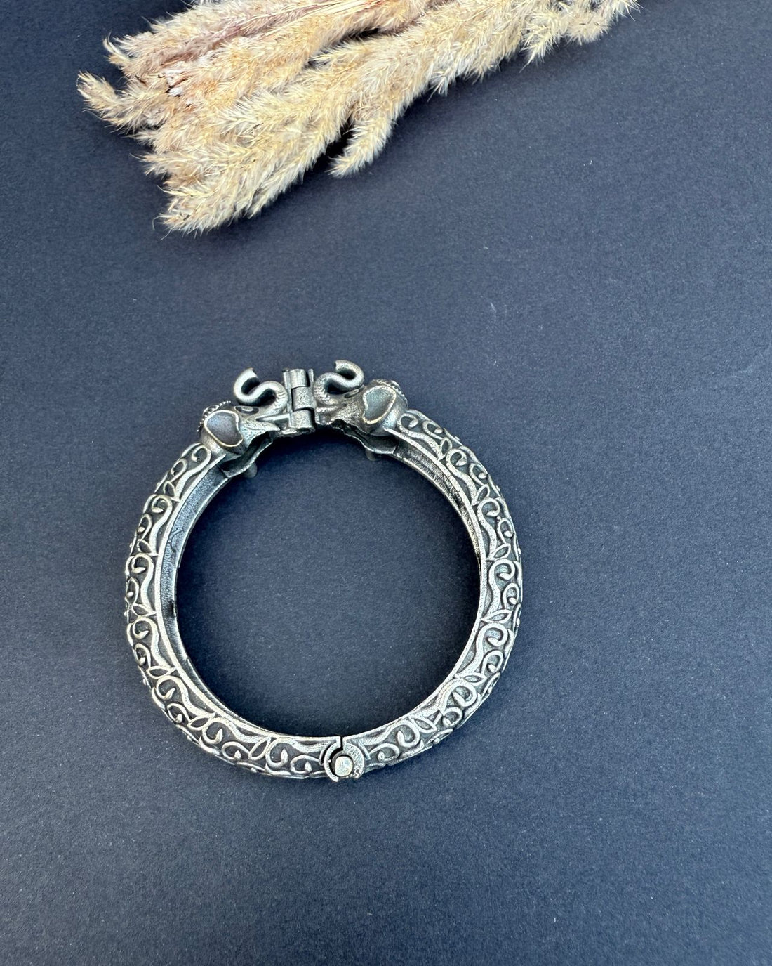 Hoorain  Single Kara