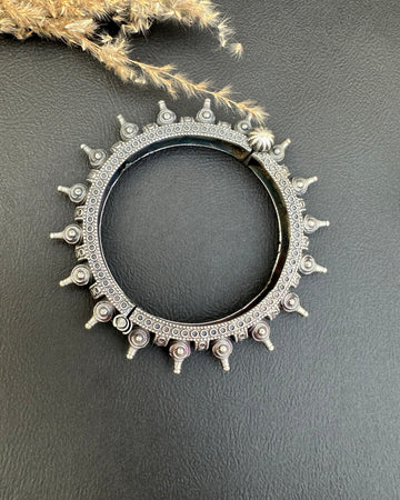 Haniyaa Kara Single Kara