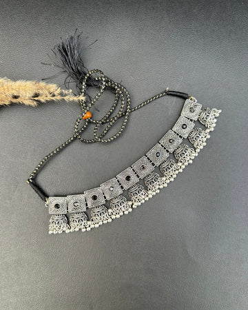 Fizza choker