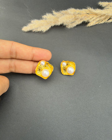 Ira  Earrings seashell