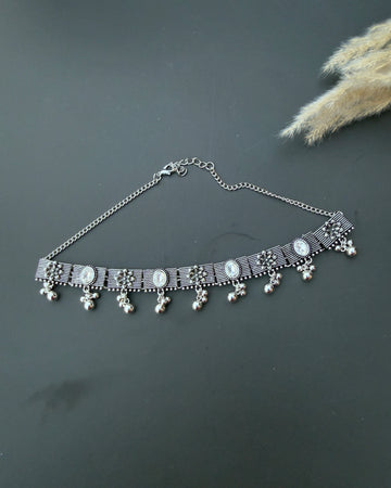 Laiyani  Choker