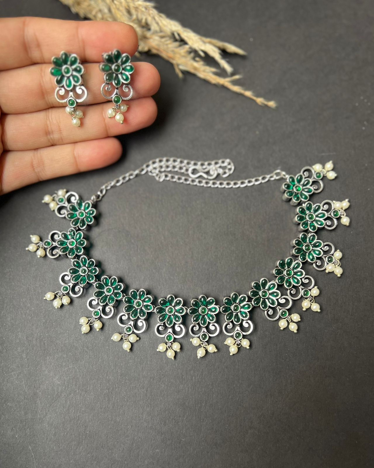 Najwa Choker Set Green