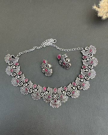 Numra Necklace Set Maroon