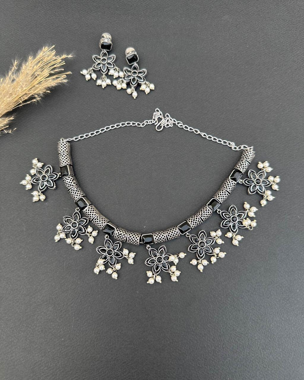 Taaliyaah Necklace Set Black