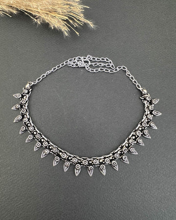 Waaliyaah Choker