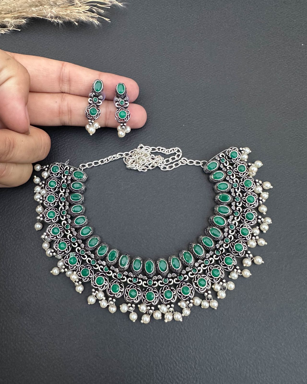 Naaniyaah Choker Green