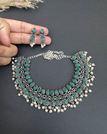 Naaniyaah Choker Green