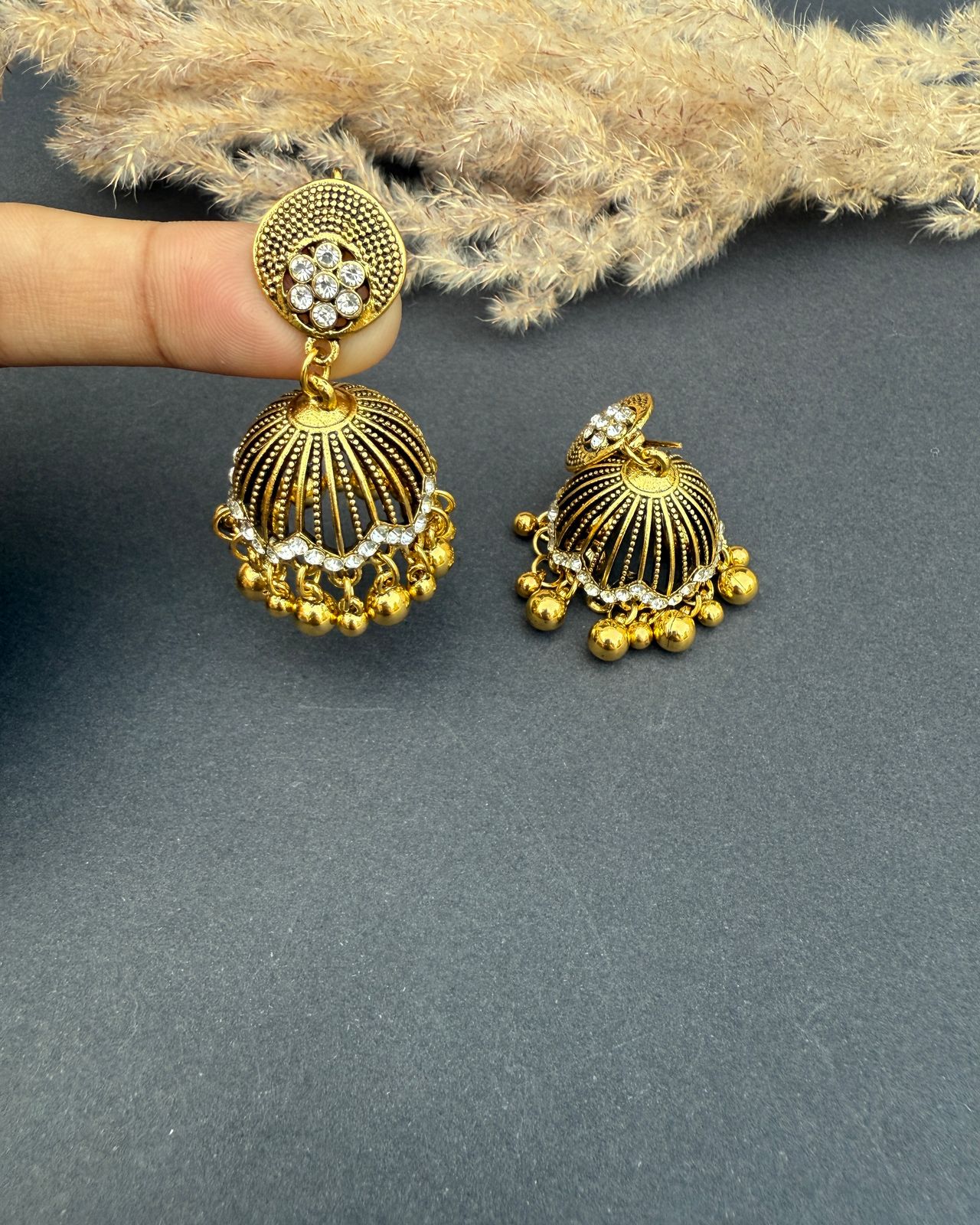 Saniaa Jhumki