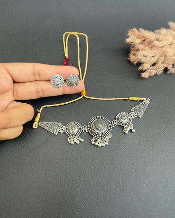 Pareet Choker Set