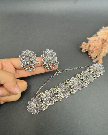 Ilaya Choker Set