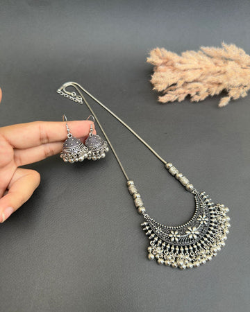 Zohra  Pendant set