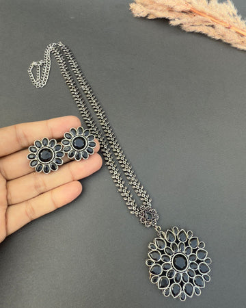 Mahanoor Necklace Set