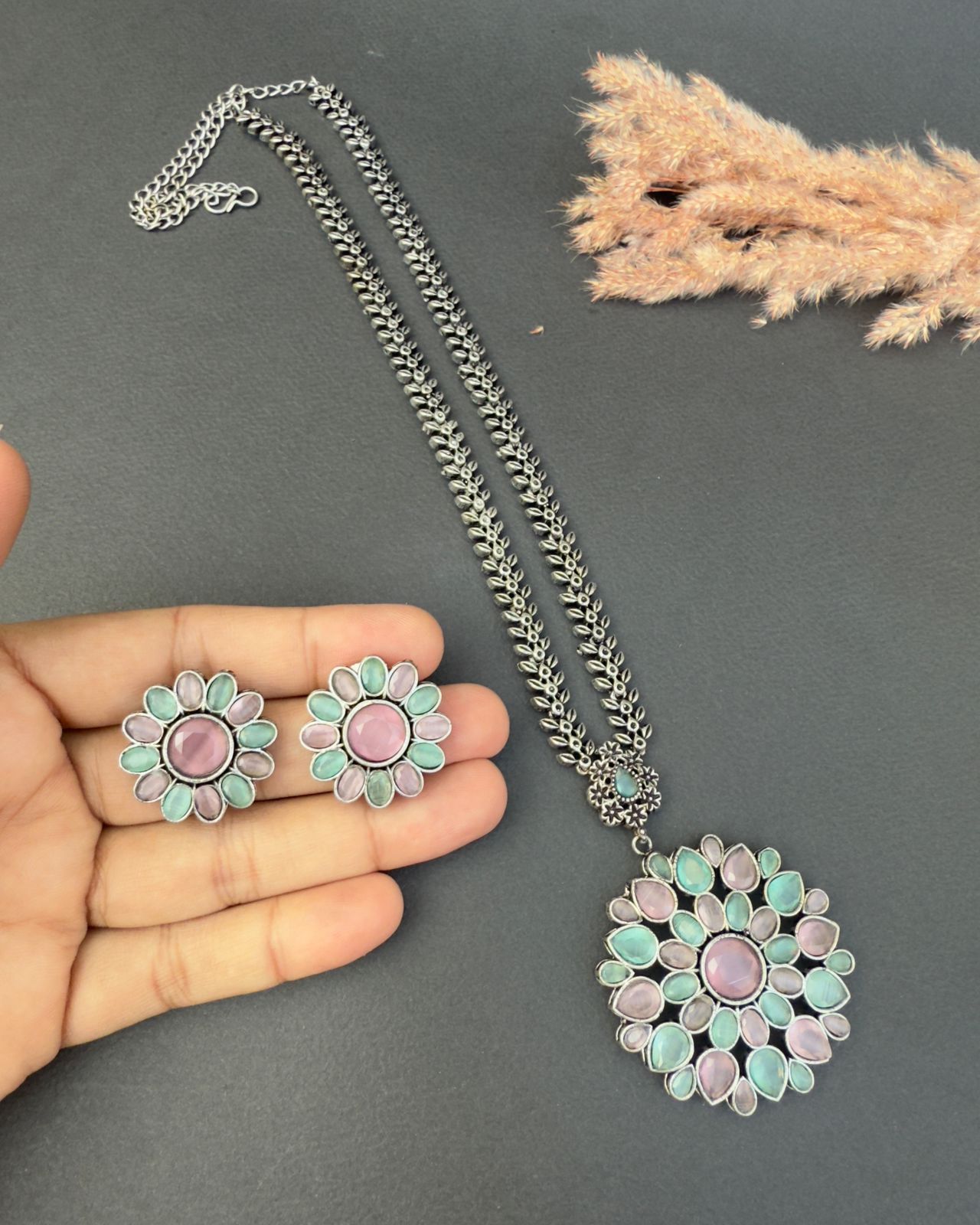 Mahanoor Necklace Set Lilac