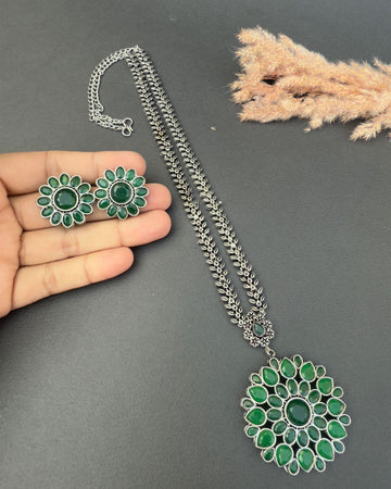 Mahanoor Necklace Set Green