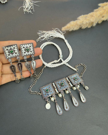 Dorsa Choker Set