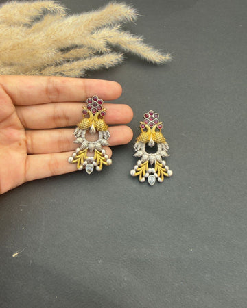 Naqiya Earrings Maroon