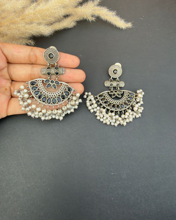 Eshal Earrings Black