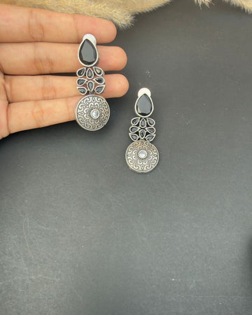Noorain Earrings Black