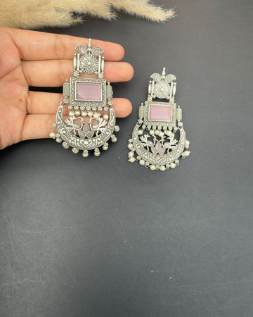 Neysa Earrings Pink