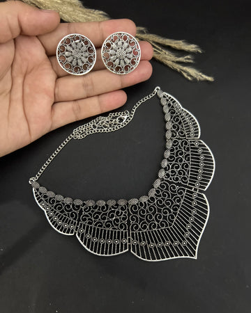 Lilli  Necklace Set